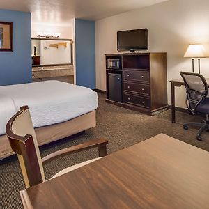 Queen Room Mobility Accessible Walk Shower